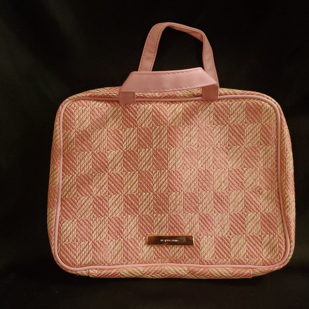 NWOT It’s Judy Time by Judy Travis Makeup Bag